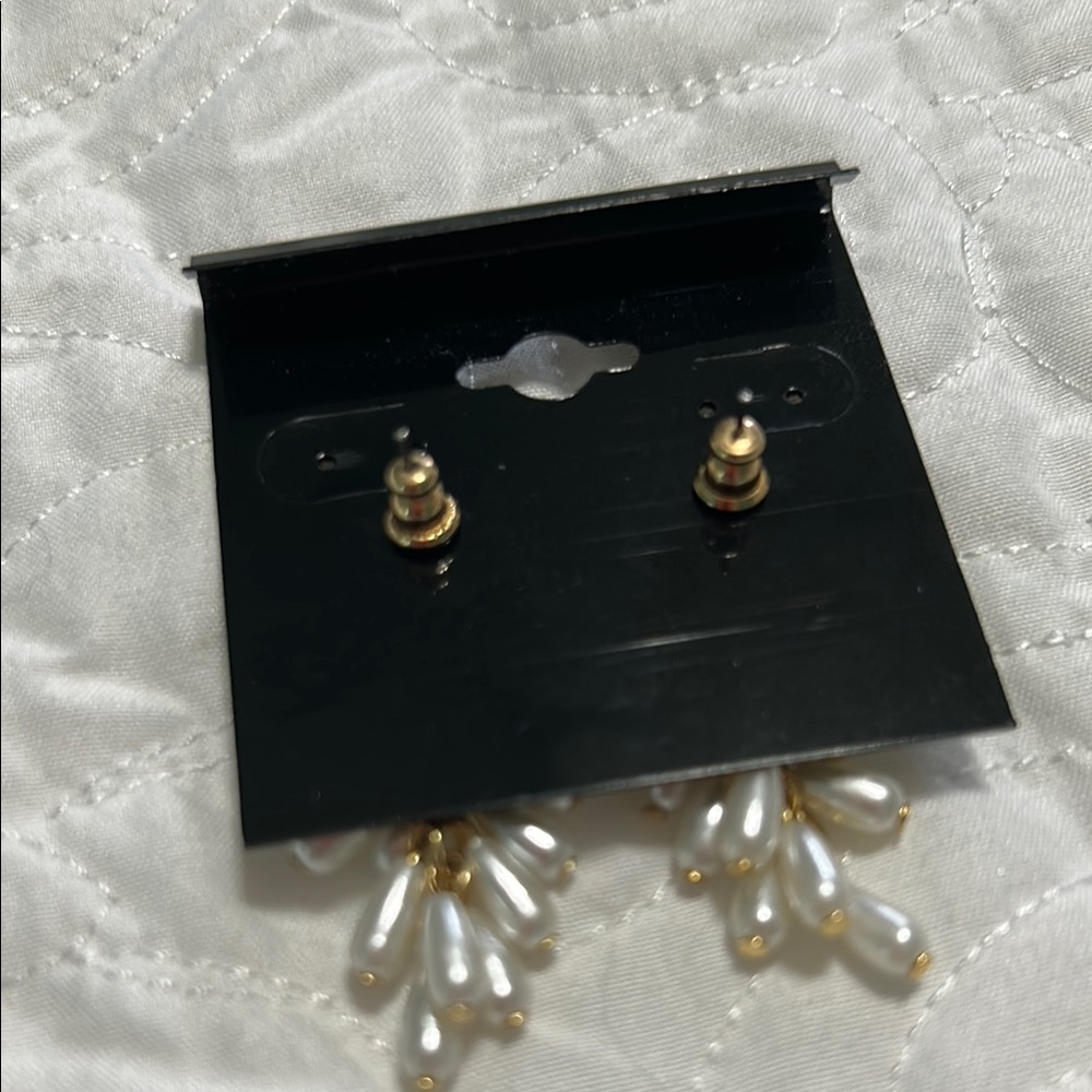 Beautiful Gold and White Pearl Drop Earrings - Picture 2 of 3